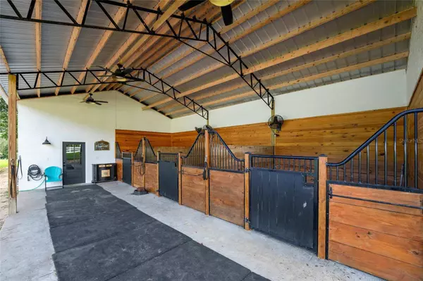 11148 LANE PARK RD, Tavares, FL 32778