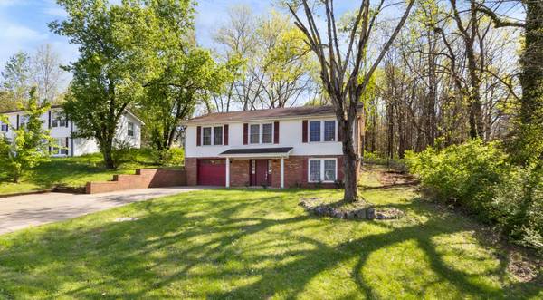 300 Grassland Dr, Clarksville, TN 37043