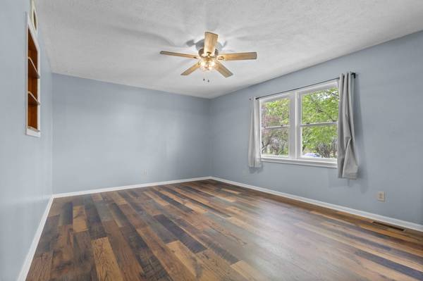 4220 Greenville Rd, Hopkinsville, KY 42240