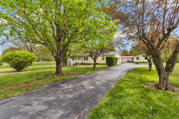 4220 Greenville Rd, Hopkinsville, KY 42240