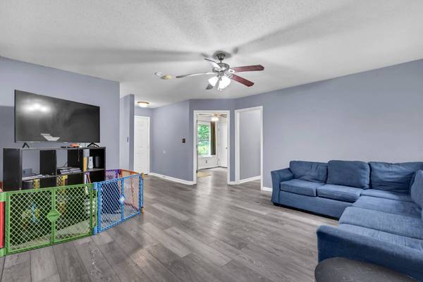 215 Bob White Dr, Clarksville, TN 37042