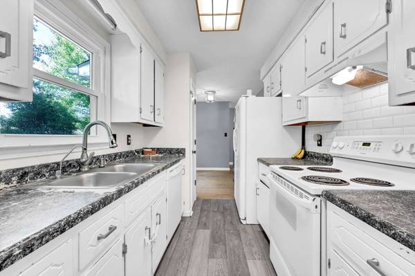 215 Bob White Dr, Clarksville, TN 37042