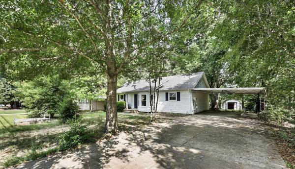 215 Bob White Dr, Clarksville, TN 37042