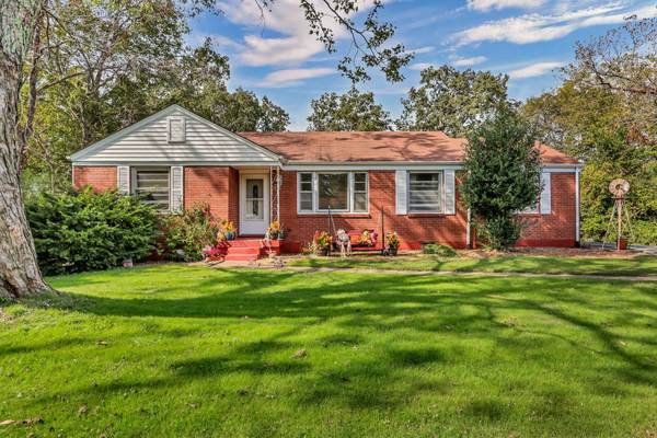 12 Hillsboro Rd, Clarksville, TN 37042