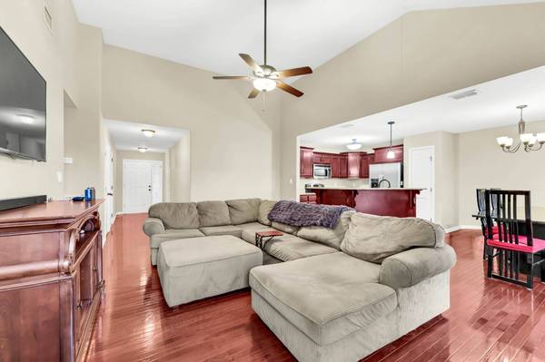 2212 Fairfax Dr, Clarksville, TN 37043