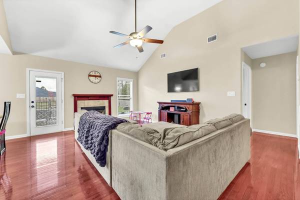 2212 Fairfax Dr, Clarksville, TN 37043