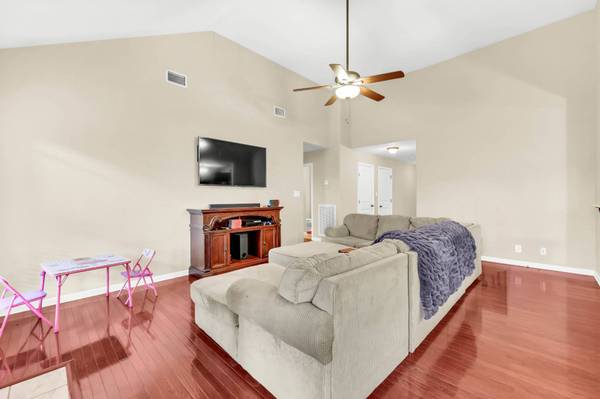 2212 Fairfax Dr, Clarksville, TN 37043