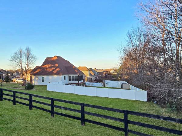 2201 Ellington Gait Dr, Clarksville, TN 37043