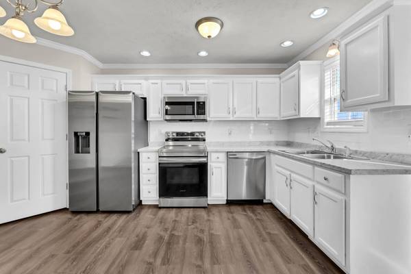 602 S Cavalcade Cir, Oak Grove, KY 42262