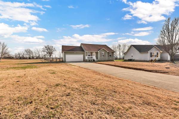 602 S Cavalcade Cir, Oak Grove, KY 42262
