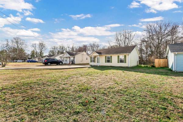 634 Stateline Rd, Oak Grove, KY 42262