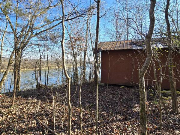 2800 Jarman Hollow Rd, Palmyra, TN 37142