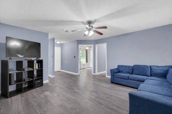 215 Bob White Dr, Clarksville, TN 37042