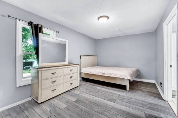 215 Bob White Dr, Clarksville, TN 37042