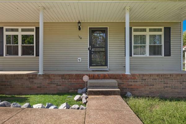 108 Oak Tree Dr, Oak Grove, KY 42262