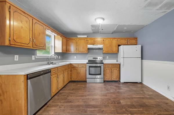 108 Oak Tree Dr, Oak Grove, KY 42262