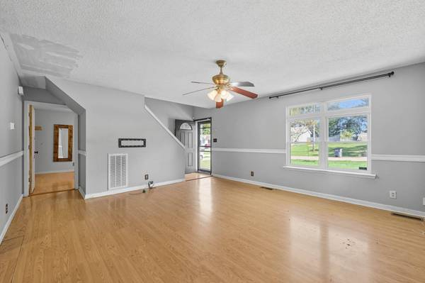 108 Oak Tree Dr, Oak Grove, KY 42262