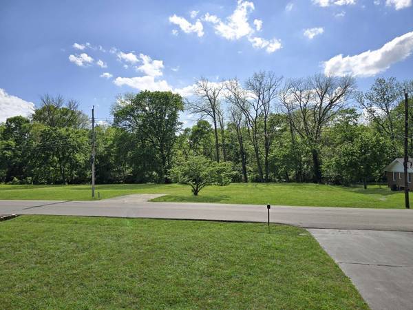 207 Donna Dr, Hopkinsville, KY 42240