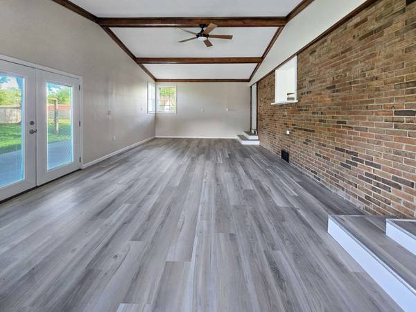 207 Donna Dr, Hopkinsville, KY 42240