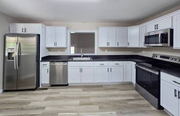 207 Donna Dr, Hopkinsville, KY 42240