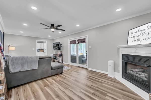 300 Donna Dr, Hopkinsville, KY 42240