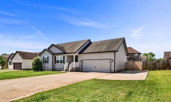 584 Tracy Ln, Clarksville, TN 37040