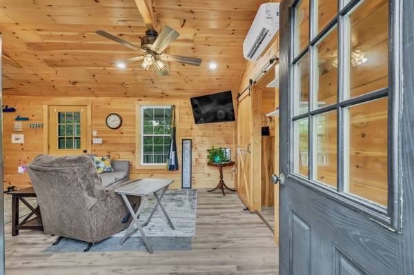 3467 Luther Ragan Rd, Palmyra, TN 37142