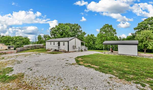 3467 Luther Ragan Rd, Palmyra, TN 37142