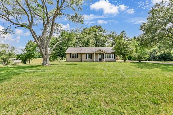 2055 Lovers Lane, Hopkinsville, KY 42240