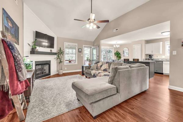 1213 Old Charlotte Trce, Clarksville, TN 37040