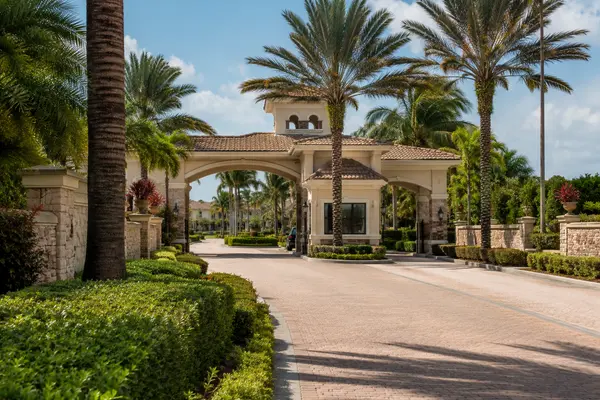 How to Sell Your Dr. Phillips Home Privately (and Stay Fully Compliant With Stellar MLS Rules)
