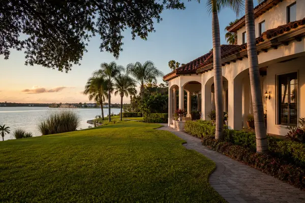 Where Should You Downsize in Central Florida? Comparing Winter Park, Windermere, Dr. Phillips, Lake Nona, and Downtown Orlando
