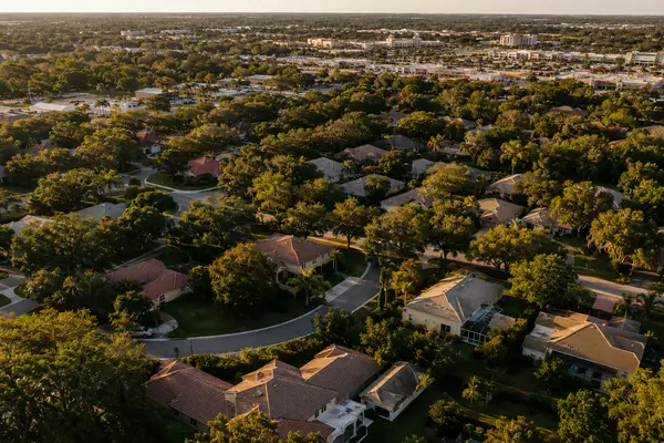 Dr. Phillips vs. Bay Hill: Which Orlando Market Fits Your Next Move?