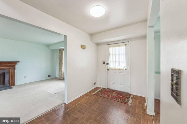 5 GRAYSON CT, Marlton, NJ 08053