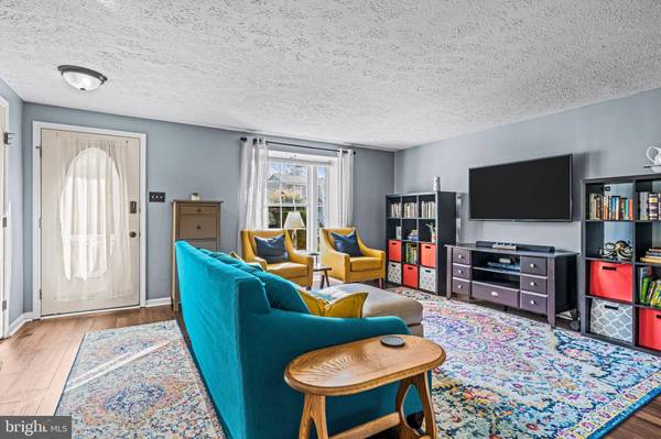 65 WAGON WHEEL DR, Sicklerville, NJ 08081