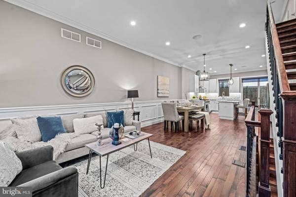 854 S FRONT ST, Philadelphia, PA 19147