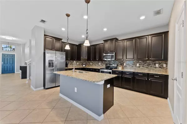 2319 GRANTHAM AVE, Davenport, FL 33837