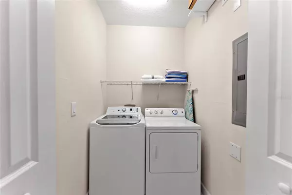 1596 MOON VALLEY DR, Davenport, FL 33896