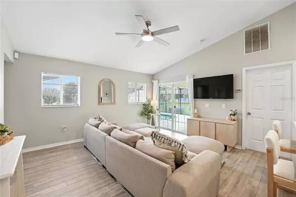 516 HILLCREST DR, Davenport, FL 33897