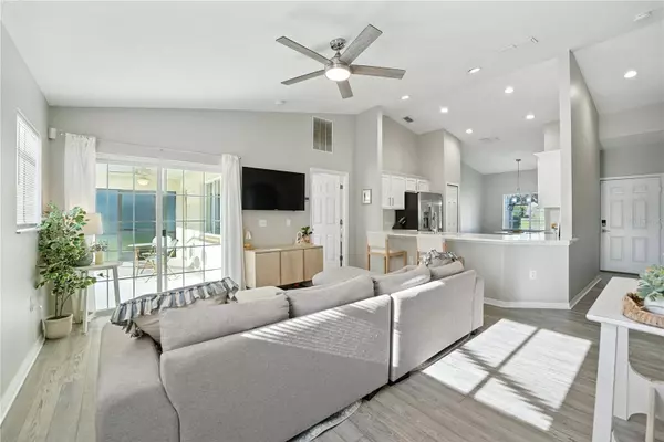 516 HILLCREST DR, Davenport, FL 33897