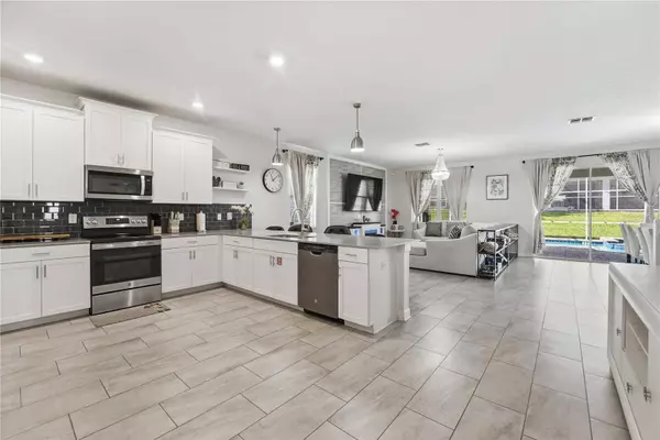 1584 SANDBAGGER DR, Davenport, FL 33896