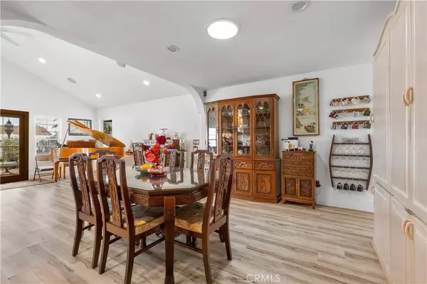 6651 Rockglen, San Diego, CA 92111