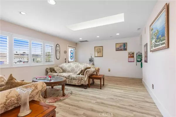 6651 Rockglen, San Diego, CA 92111