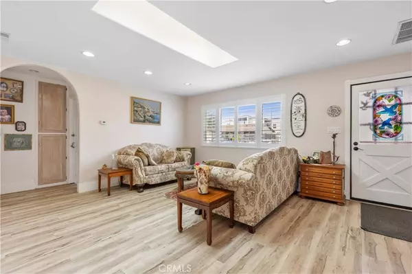 6651 Rockglen, San Diego, CA 92111