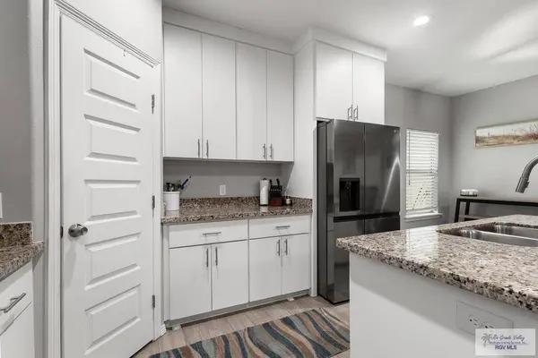 8701 Swan Lake Dr, Harlingen, TX 78552