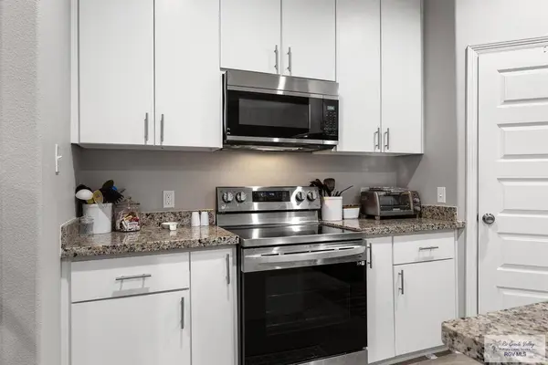 8701 Swan Lake Dr, Harlingen, TX 78552