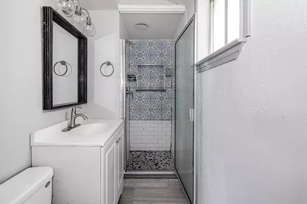 308 Sundown Ct, Burleson, TX 76028-5210