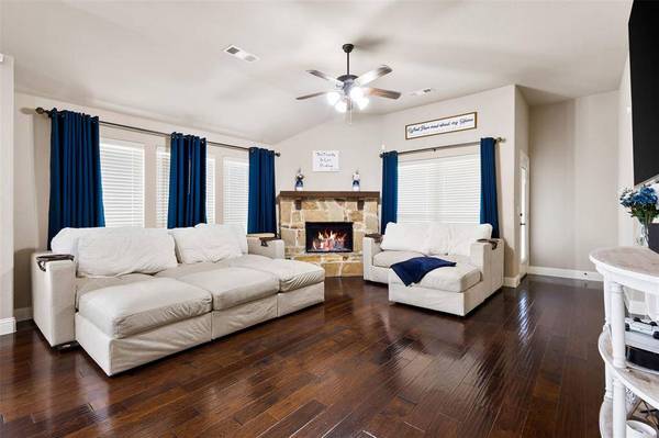 1109 Wheatland Terrace, Waxahachie, TX 75165