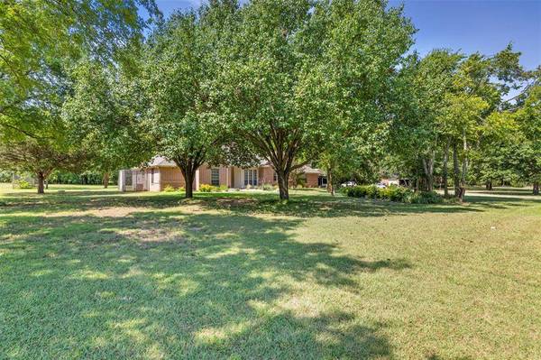 4516 Pecan Meadow Court, Fort Worth, TX 76140