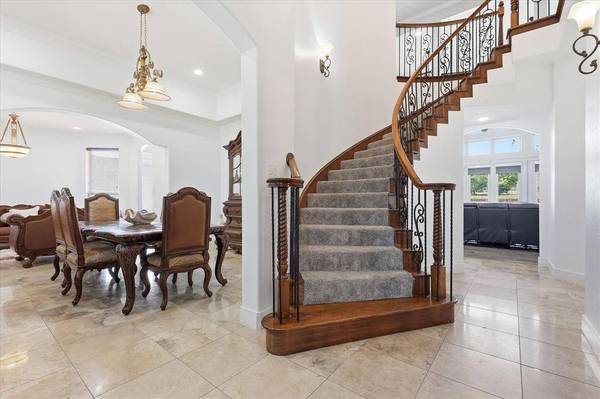2056 Willow Bend Drive, Oak Leaf, TX 75154